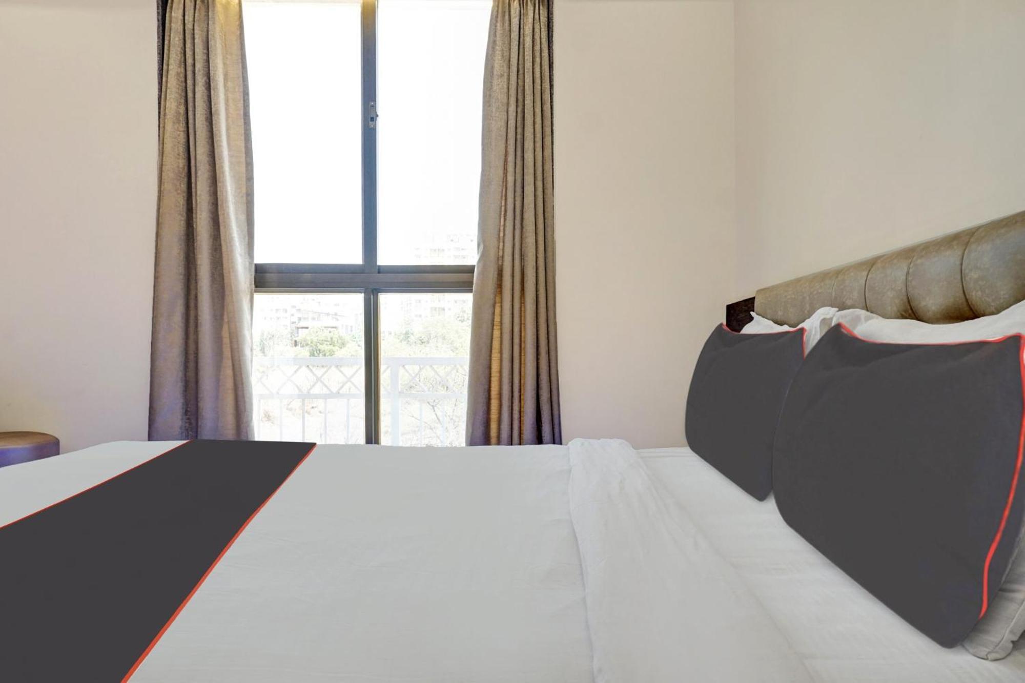 Super Townhouse Poona Royal Hotel Pimpri-Chinchwad Exterior photo